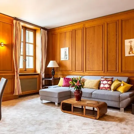 8 Elegant Familial * Parigi